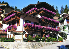  Hotel Garnì La Montanara  Мадонна Ди Кампильо